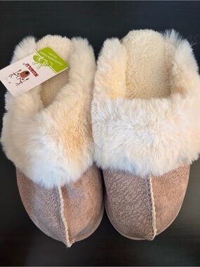 Faux fur slippers
